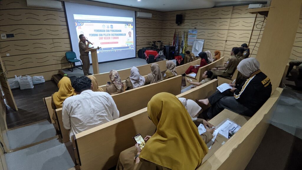 Wakil Kepala Bidang Kesiswan Menyampaikan Sambutannya