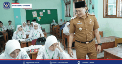 Wakil Wali Kota Cimahi dan Kepala Dinas Pendidikan Monitoring Kegiatan TKA di SMPN 1 Cimahi